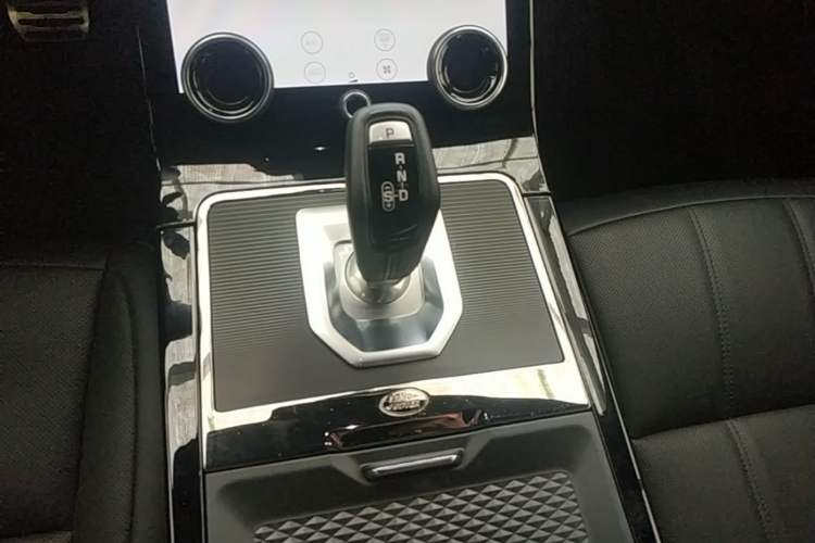 Used Land Rover Range Evoque 2020 249 PS R-DYNAMIC SE Sport Technology Edition Gear Lever