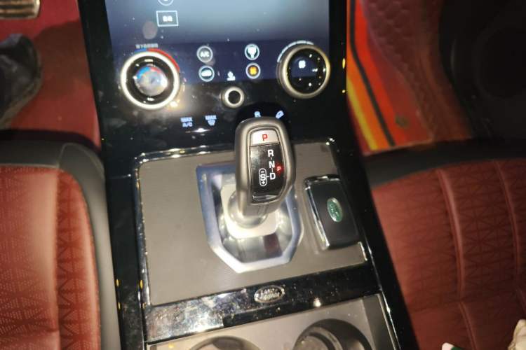 Used Land Rover Range Evoque 2020 249 PS R-DYNAMIC SE Sport Technology Edition Gear Lever