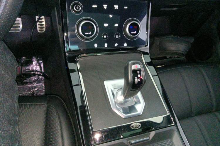 Used Land Rover Range Evoque 2020 249 PS R-DYNAMIC S Sport Edition Gear Lever