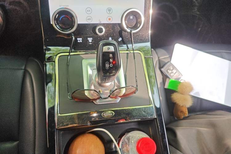 Used Land Rover Range Evoque 2020 249 PS R-DYNAMIC SE Sport Technology Edition Gear Lever