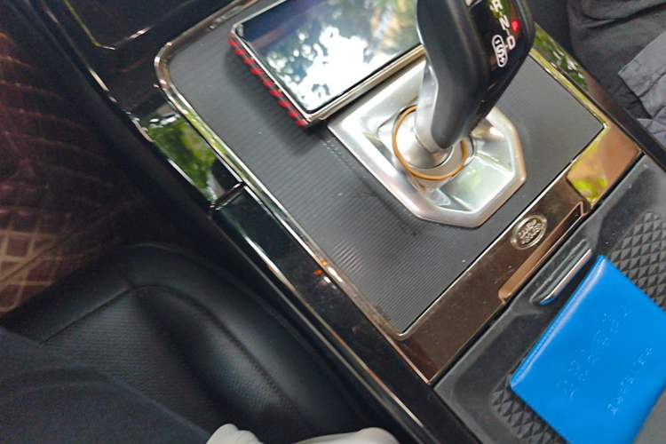 Used Land Rover Range Evoque 2020 249 PS R-DYNAMIC S Sport Edition Gear Lever