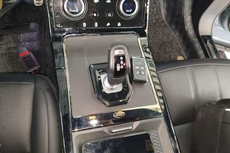Used Land Rover Range Evoque 2020 249 PS R-DYNAMIC S Black Edition Sport Version Gear Lever