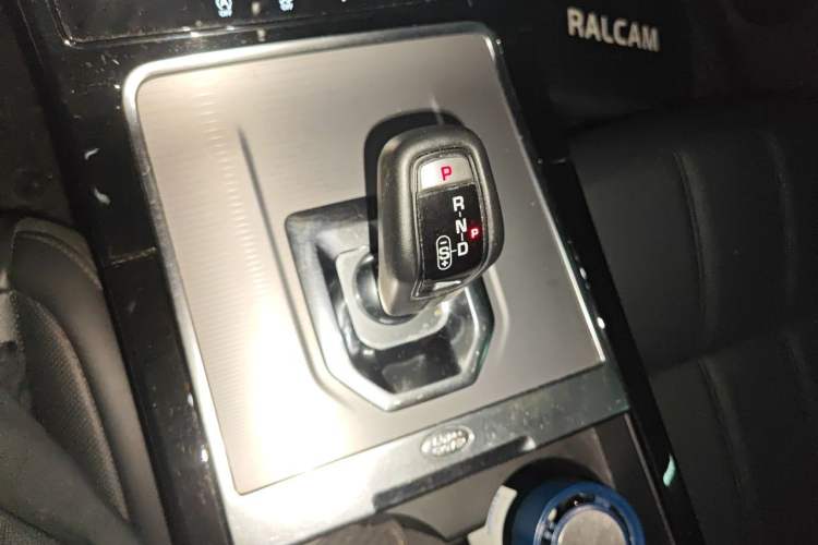 Used Land Rover Range Evoque 2020 249 PS Youth Edition Gear Lever
