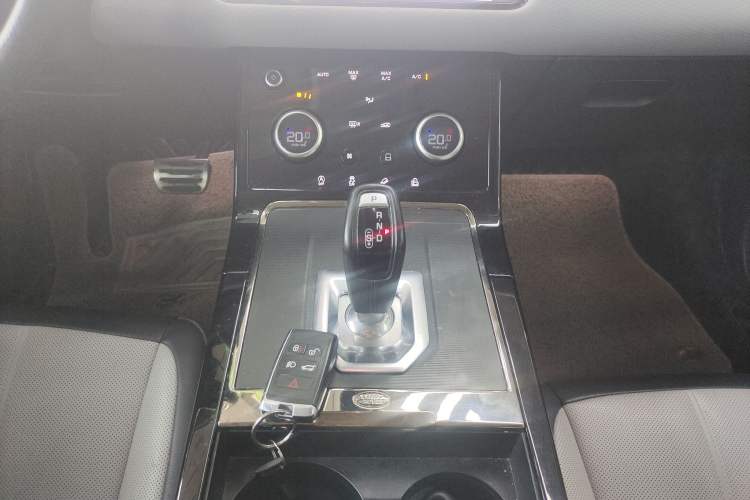 Used Land Rover Range Evoque 2020 249 PS R-DYNAMIC S Sport Edition Gear Lever
