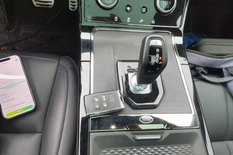 Used Land Rover Range Evoque 2020 249 PS R-DYNAMIC S Black Edition Sport Version Gear Lever