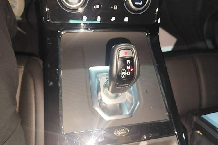 Used Land Rover Range Evoque 2020 249 PS R-DYNAMIC S Black Edition Sport Version Gear Lever