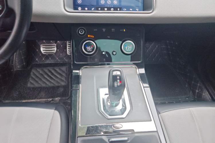 Used Land Rover Range Evoque 2020 249 PS Youth Edition Gear Lever