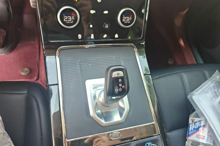 Used Land Rover Range Evoque 2020 249 PS R-DYNAMIC S Sport Edition Gear Lever