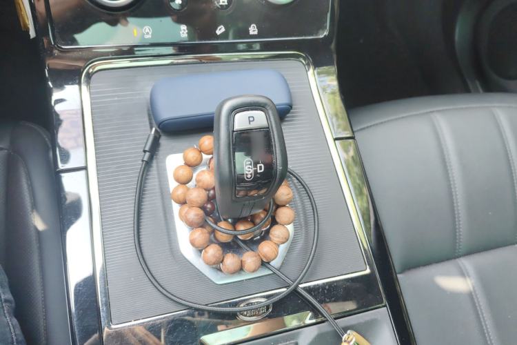 Used Land Rover Range Evoque 2020 249 PS R-DYNAMIC S Sport Edition Gear Lever