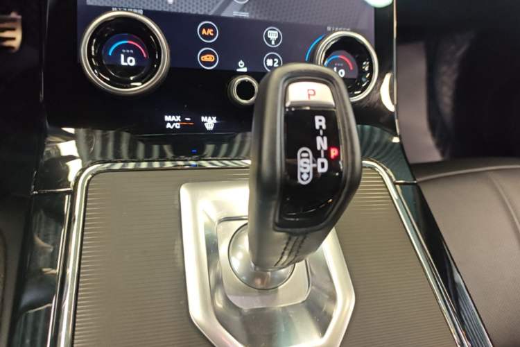 Used Land Rover Range Evoque 2020 249 PS R-DYNAMIC SE Sport Technology Edition Gear Lever