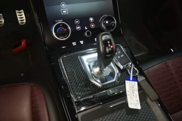 Used Land Rover Range Evoque 2020 249 PS R-DYNAMIC S Blackened Sport Technology Edition Gear Lever