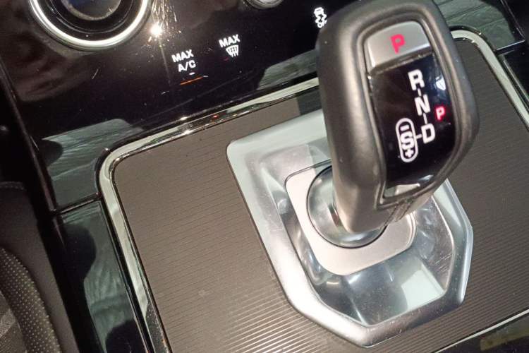Used Land Rover Range Evoque 2020 249 PS R-DYNAMIC S Blackened Sport Technology Edition Gear Lever