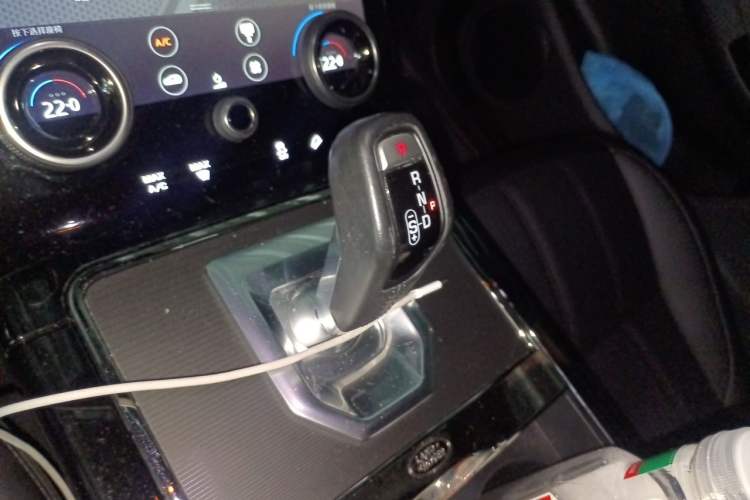 Used Land Rover Range Evoque 2020 249 PS R-DYNAMIC SE Sport Technology Edition Gear Lever