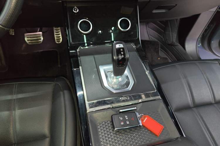 Used Land Rover Range Evoque 2020 249 PS R-DYNAMIC S Sport Edition Gear Lever