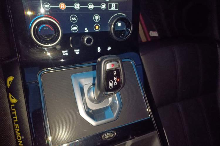 Used Land Rover Range Evoque 2020 249 PS R-DYNAMIC SE Sport Technology Edition Gear Lever