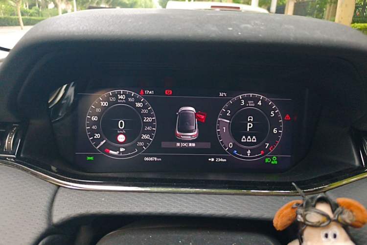 Used Land Rover Range Evoque 2020 249 PS R-DYNAMIC S Sport Edition Instrument Cluster