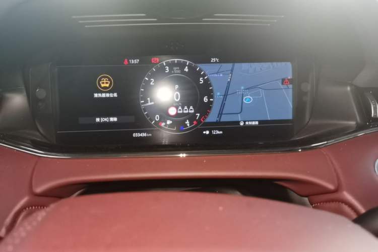 Used Land Rover Range Evoque 2020 249 PS R-DYNAMIC S Blackened Sport Technology Edition Instrument Cluster