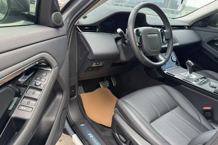 Used Land Rover Range Evoque 2020 249 PS R-DYNAMIC S Sport Edition Interior 1