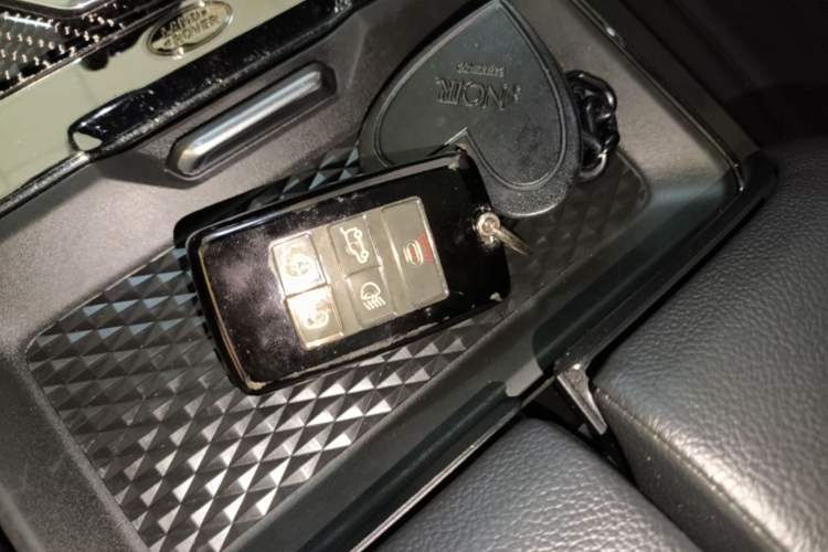 Used Land Rover Range Evoque 2020 249 PS R-DYNAMIC SE Sport Technology Edition Interior 1