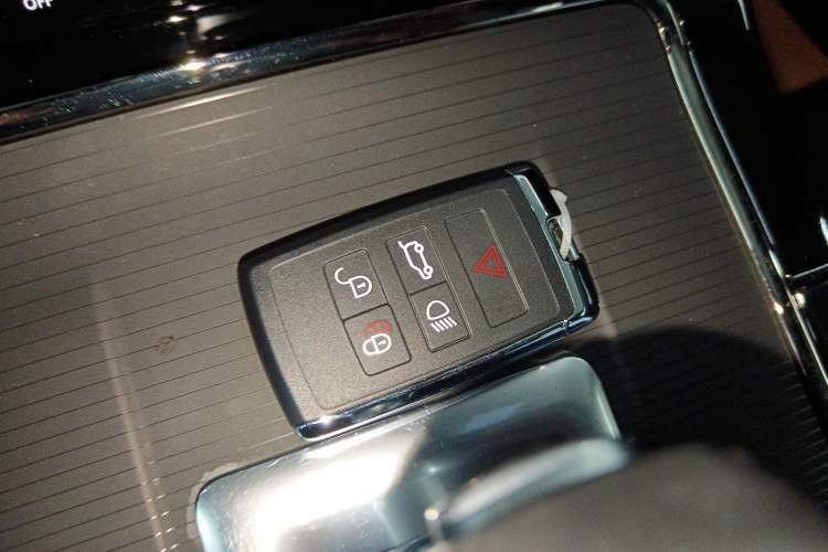 Used Land Rover Range Evoque 2020 249 PS R-DYNAMIC S Black Edition Sport Version Interior 1