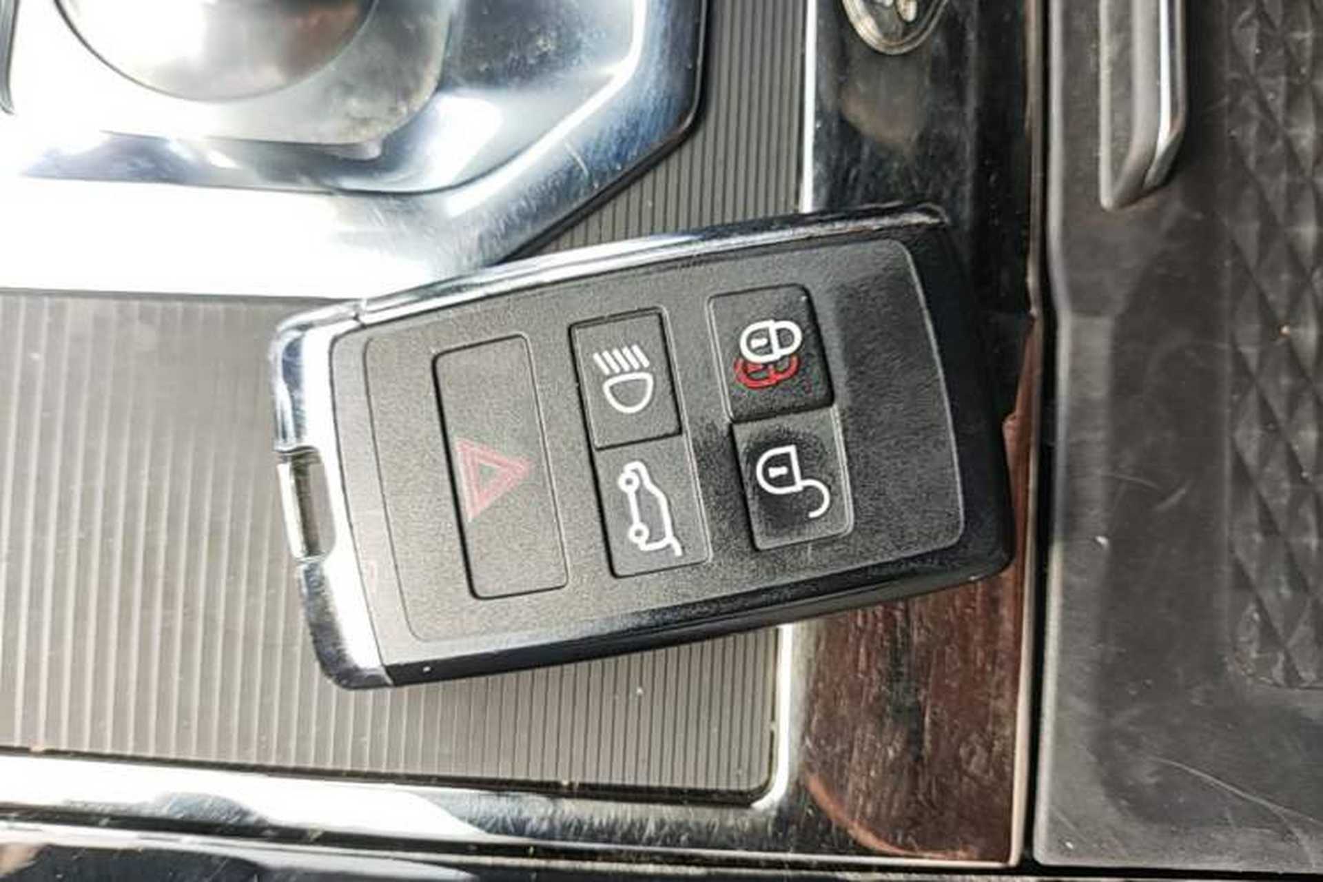 Used Land Rover Range Evoque 2020 249 PS R-DYNAMIC S Blackened Sport Technology Edition Interior 1