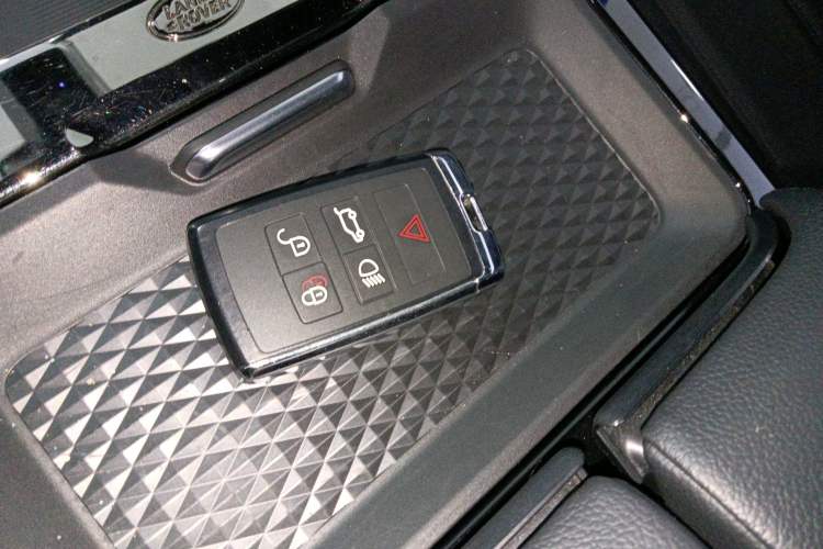 Used Land Rover Range Evoque 2020 249 PS R-DYNAMIC S Sport Edition Interior 1