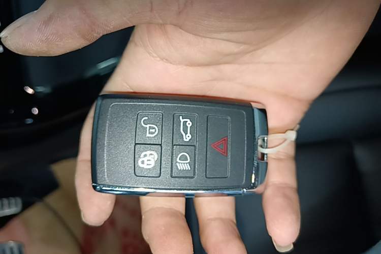 Used Land Rover Range Evoque 2020 249 PS R-DYNAMIC S Black Edition Sport Version Interior 1