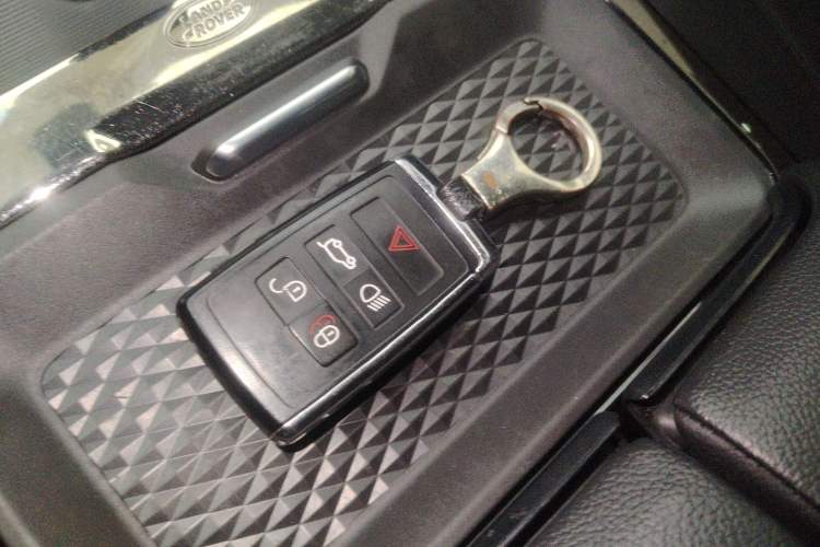 Used Land Rover Range Evoque 2020 249 PS R-DYNAMIC SE Sport Technology Edition Interior 1