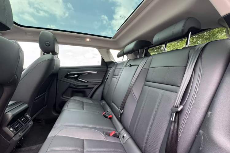 Used Land Rover Range Evoque 2020 249 PS R-DYNAMIC S Sport Edition Interior 10
