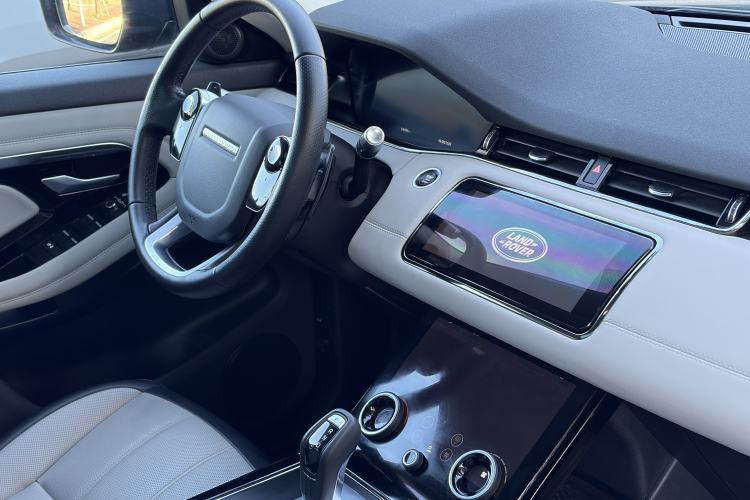 Used Land Rover Range Evoque 2020 249 PS R-DYNAMIC SE Sport Technology Edition Interior 3