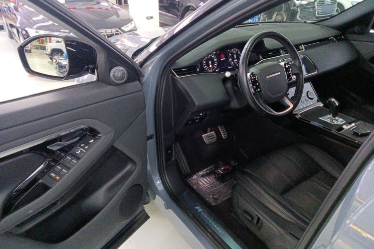Used Land Rover Range Evoque 2020 249 PS R-DYNAMIC S Sport Edition Interior 3