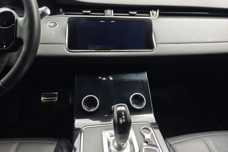Used Land Rover Range Evoque 2020 249 PS R-DYNAMIC SE Sport Technology Edition Interior 3
