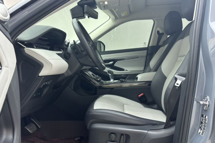 Used Land Rover Range Evoque 2020 249 PS R-DYNAMIC SE Sport Technology Edition Interior 4