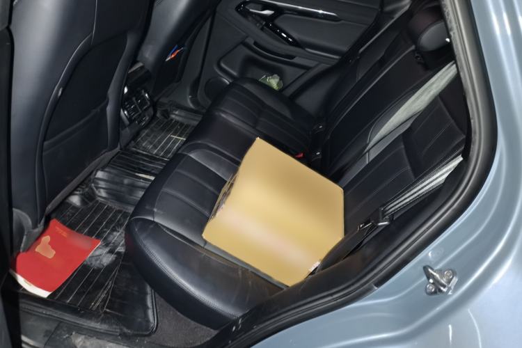 Used Land Rover Range Evoque 2020 249 PS R-DYNAMIC SE Sport Technology Edition Interior 4