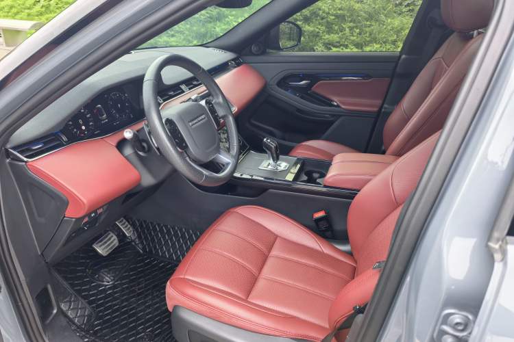 Used Land Rover Range Evoque 2020 249 PS R-DYNAMIC S Sport Edition Interior 5