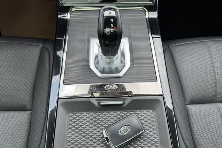 Used Land Rover Range Evoque 2020 249 PS R-DYNAMIC S Sport Edition Interior 6