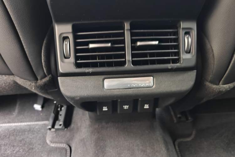 Used Land Rover Range Evoque 2020 249 PS R-DYNAMIC SE Sport Technology Edition Interior 7