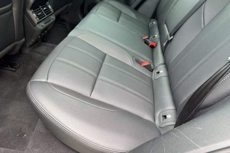 Used Land Rover Range Evoque 2020 249 PS R-DYNAMIC S Sport Edition Interior 9