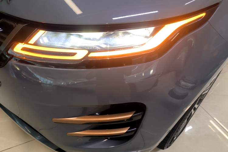 Used Land Rover Range Evoque 2020 249 PS R-DYNAMIC SE Sport Technology Edition Left Front Headlight
