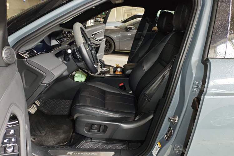 Used Land Rover Range Evoque 2020 249 PS R-DYNAMIC SE Sport Technology Edition Left Front Seat