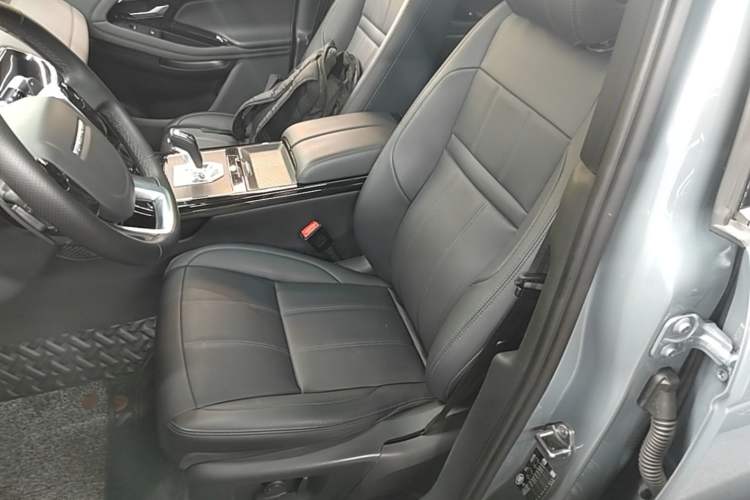 Used Land Rover Range Evoque 2020 249 PS R-DYNAMIC SE Sport Technology Edition Left Front Seat