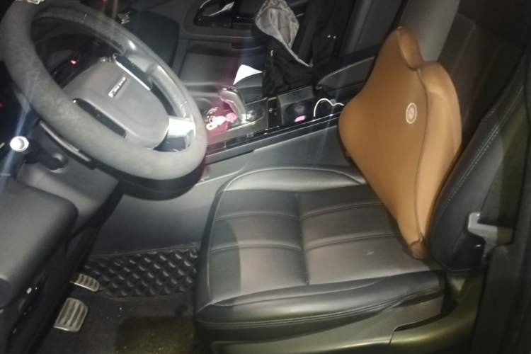 Used Land Rover Range Evoque 2020 249 PS R-DYNAMIC S Sport Edition Left Front Seat
