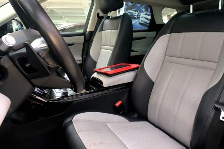 Used Land Rover Range Evoque 2020 249 PS R-DYNAMIC SE Sport Technology Edition Left Front Seat