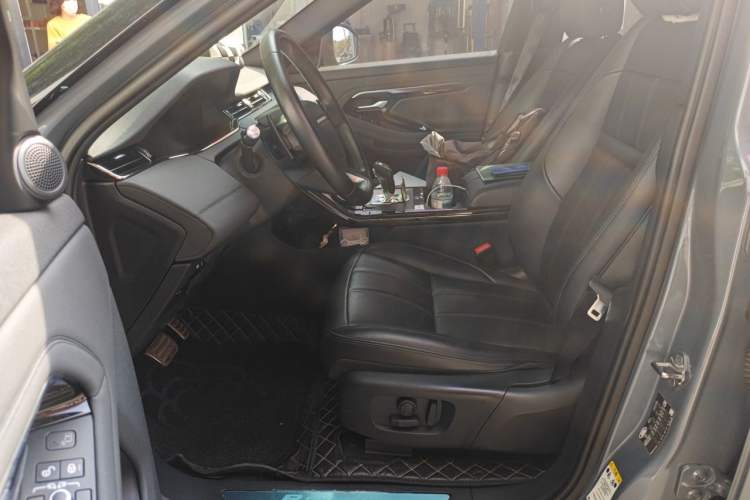 Used Land Rover Range Evoque 2020 249 PS R-DYNAMIC SE Sport Technology Edition Left Front Seat