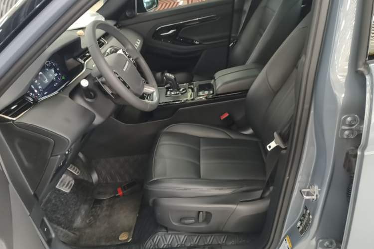 Used Land Rover Range Evoque 2020 249 PS R-DYNAMIC S Black Edition Sport Version Left Front Seat