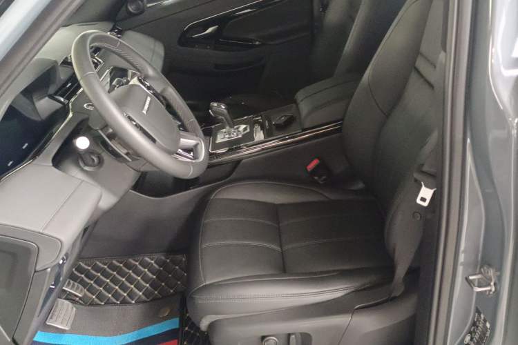 Used Land Rover Range Evoque 2020 249 PS R-DYNAMIC S Blackened Sport Technology Edition Left Front Seat