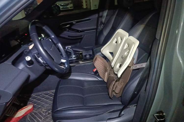 Used Land Rover Range Evoque 2020 249 PS R-DYNAMIC SE Sport Technology Edition Left Front Seat