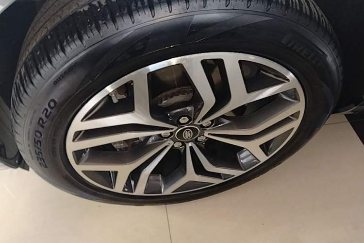 Used Land Rover Range Evoque 2020 249 PS R-DYNAMIC S Sport Edition Left Front Wheel Hub