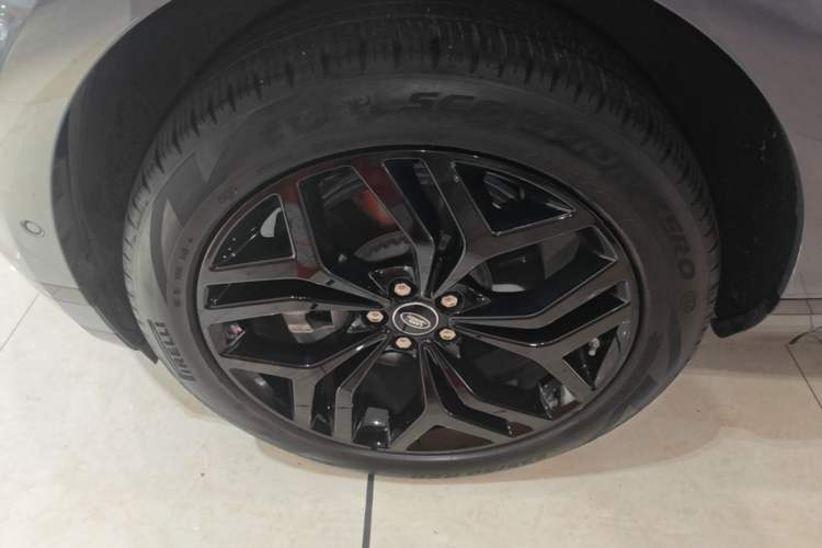 Used Land Rover Range Evoque 2020 249 PS R-DYNAMIC S Black Edition Sport Version Left Front Wheel Hub