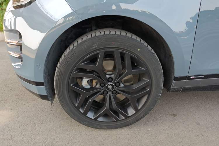 Used Land Rover Range Evoque 2020 249 PS R-DYNAMIC SE Sport Technology Edition Left Front Wheel Hub